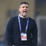 HLV Ninh Bình 'nổi điên' với trọng tài Malaysia: 'Phá hỏng trận đấu, là nỗi hổ thẹn!' 1