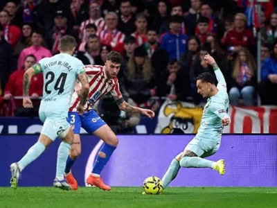 Antony ‘bắn’ siêu phẩm, ăn mừng ‘calma’ như Ronaldo, Real Betis hạ gục Atletico Madrid