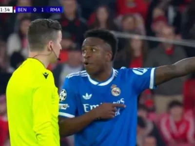 Vinicius Junior ‘bùng nổ’ trước Benfica: Bàn thắng đẹp, thẻ vàng oan và cáo buộc phân biệt chủng tộc gây chấn động