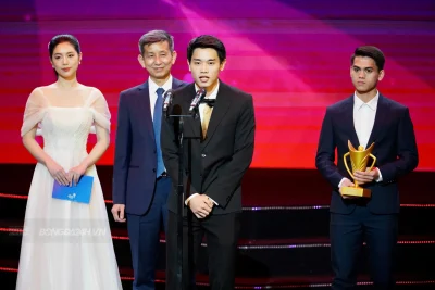 Nguyễn Đình Bắc 'bùng nổ' tại Gala Cúp Chiến Thắng 2025: Cú đúp danh hiệu và khoảnh khắc lịch sử 1