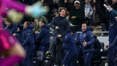 Thomas Frank: CĐV là 'phép màu' giúp Tottenham lội ngược dòng Man City, Solanke tỏa sáng như Haaland 1