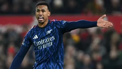 Sốc: Gabriel Magalhaes thoát án thẻ đỏ 'khó tin' ở trận hòa Brentford, CĐV Arsenal dậy sóng 1